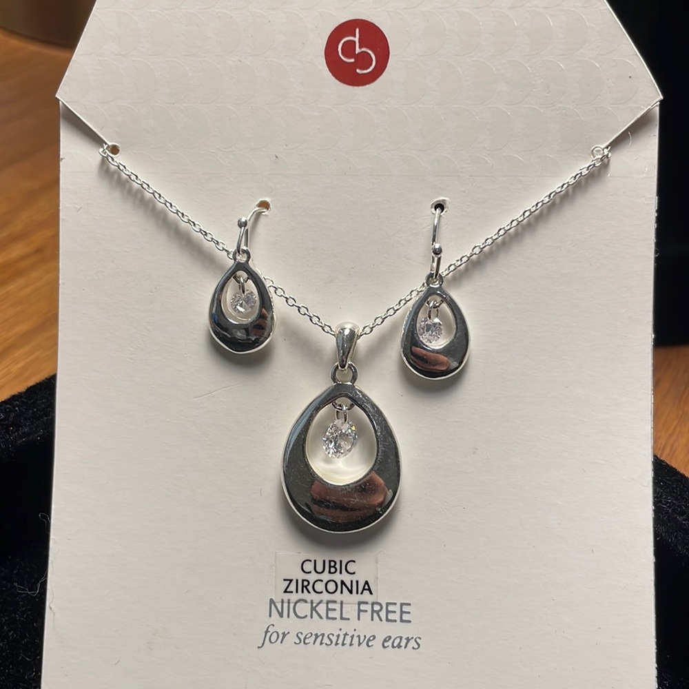 Set of necklace and earrings. Cubic zirconia, nickel free. Great for holidays